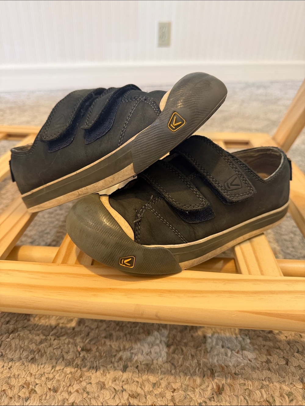 Keen grey blue leather Velcro Strap Sneakers wide KIDS US 1 EU 33 UK 13 CM 20